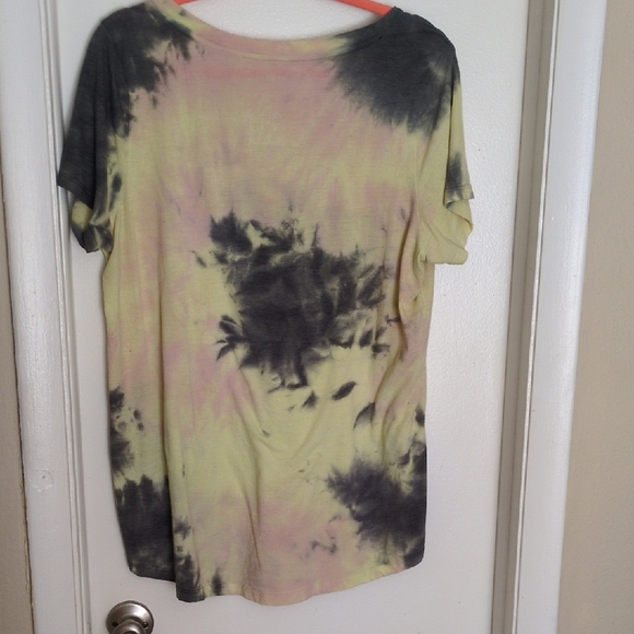 Torrid Tie-Dye V-Neck Tee I'M NOT FOR EVERYONE graphic - Yellow and Black - Picture 5 of 7
